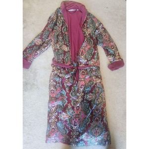 Ornamental Paisley-ish warm shin-length bathrobe